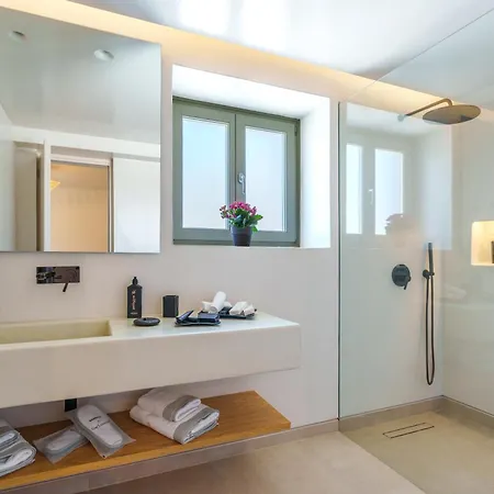 Halo Santorini - Living Experience