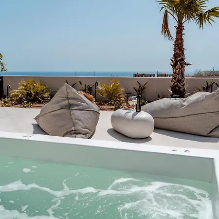 Willa Halo Santorini - Living Experience *