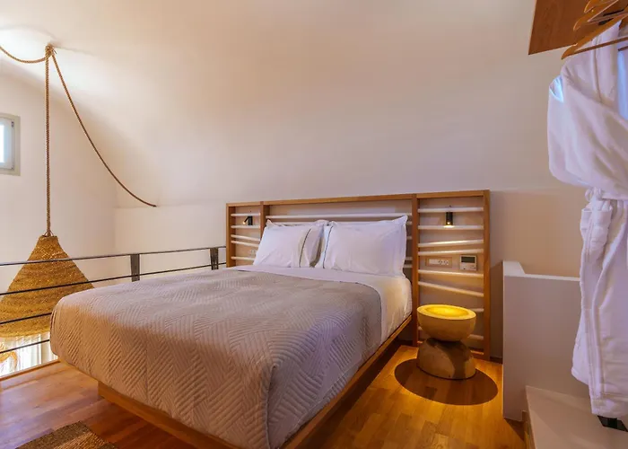 Halo Santorini - Living Experience Villa *