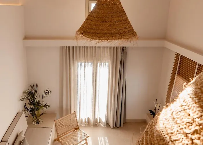 Villa Halo Santorini - Living Experience