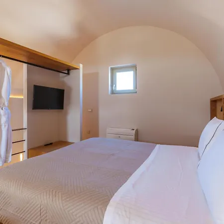 Villa Halo Santorini - Living Experience